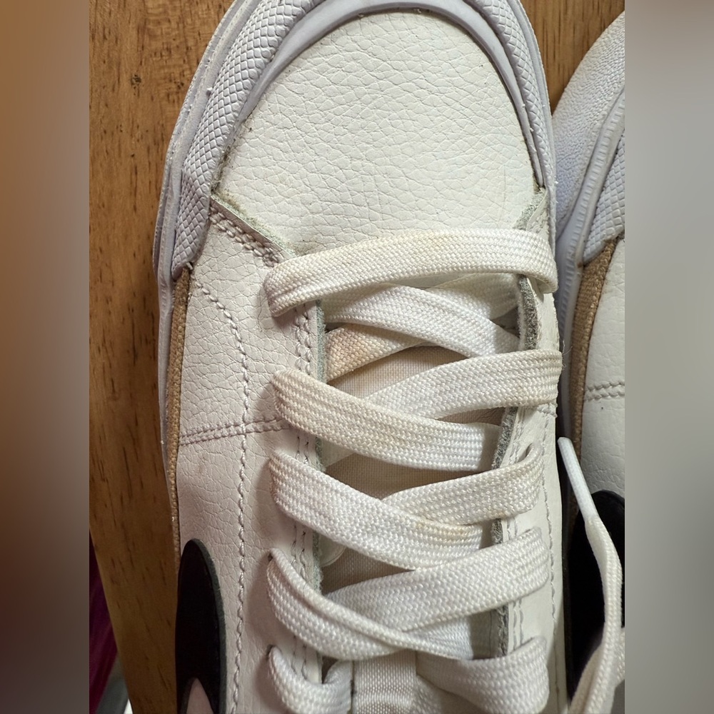 Nike Cream Sneakers with Black Swoosh - Picture 4 of 4